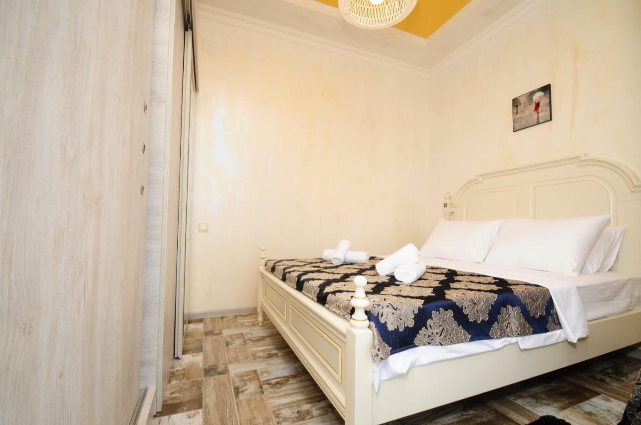 Apartments With A View Of The Trinity Holy Batumi Exterior foto